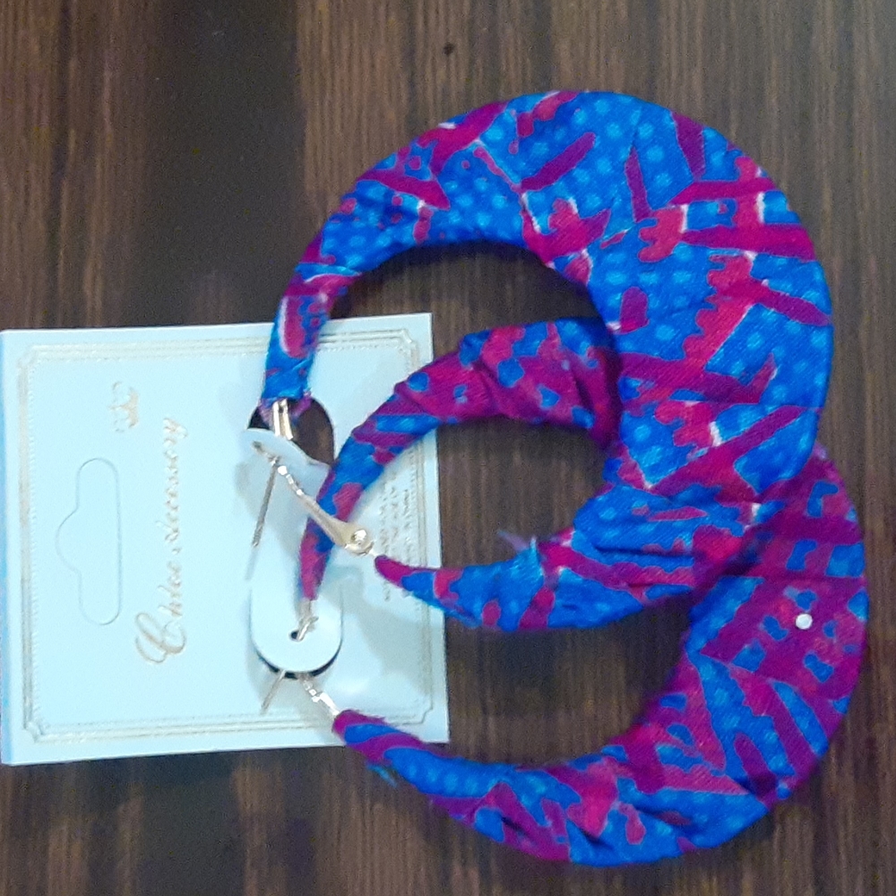 Hoop earrings bundle - Picture 3 of 8